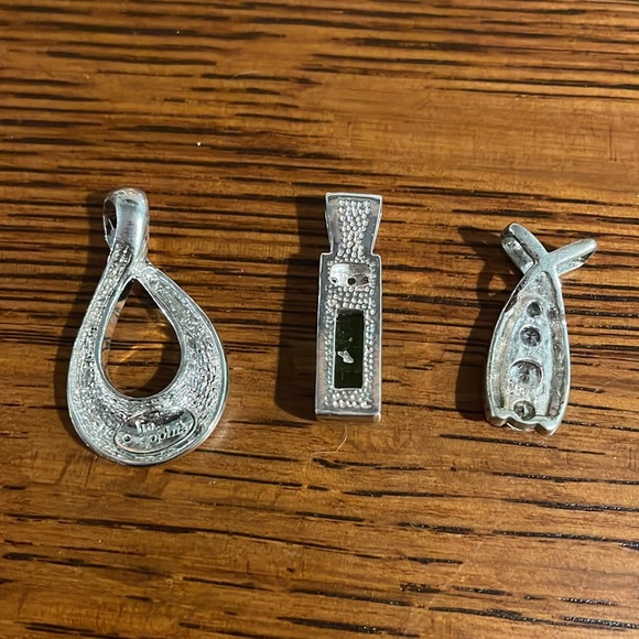 Lia Sophia Necklace with 3 slides - Picture 3 of 3